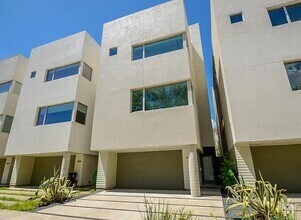Building Photo - 4304 Rose St