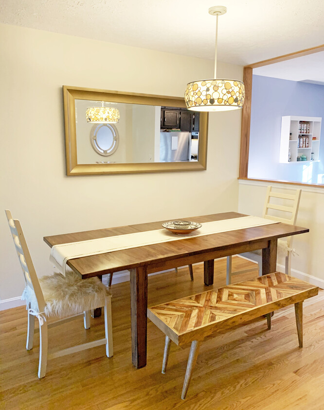 Dining area - 3379 Whitney Ave