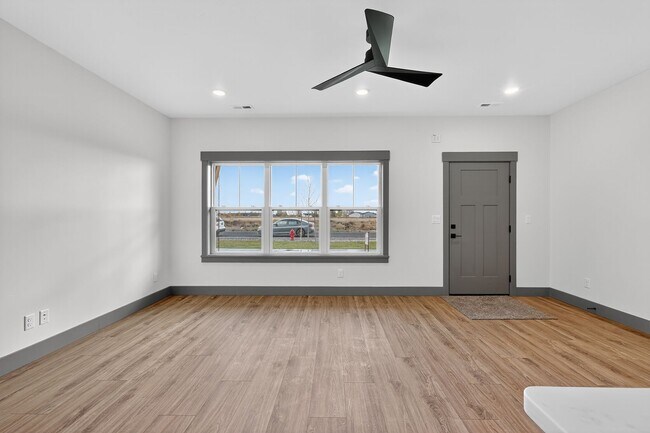 Foto del edificio - BRAND NEW TOWNHOME IN AMMON IDAHO 3 BED2.5...