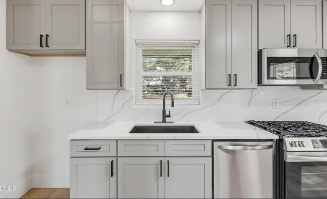 Foto del edificio - 413 Solar Dr