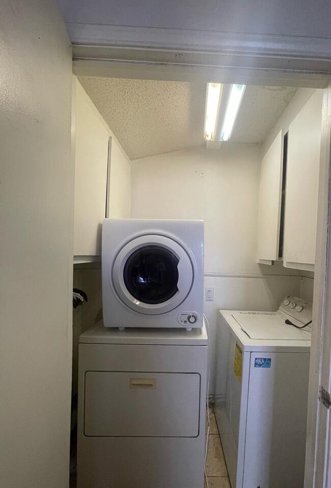 Foto del edificio - 1409 E 23rd St