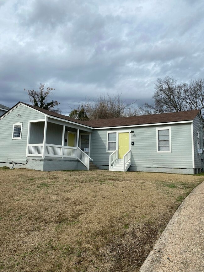Building Photo - 1277 Estelle St