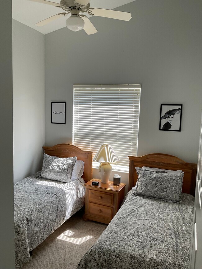 Foto del edificio - 9225 Wentworth Ln