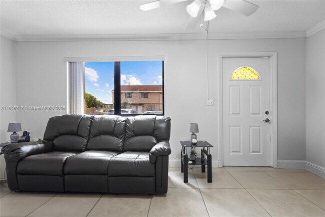 Foto del edificio - 8360 NW 8th St