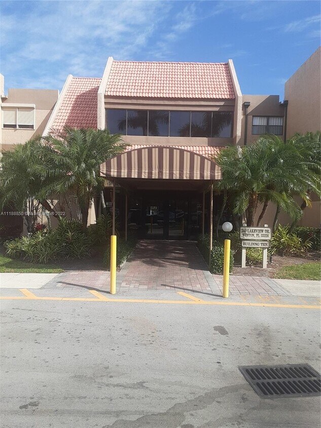 240 Lakeview Dr Unit 106, Weston, FL 33326 Condo for Rent in Weston