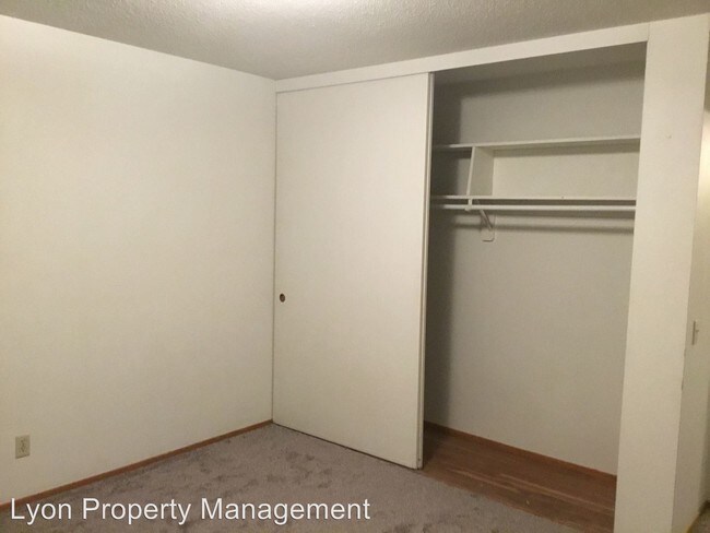 Foto del edificio - 702-704 Villanova Dr