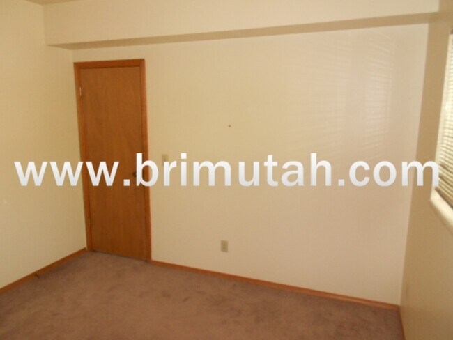 Building Photo - 1304 E 900 S
