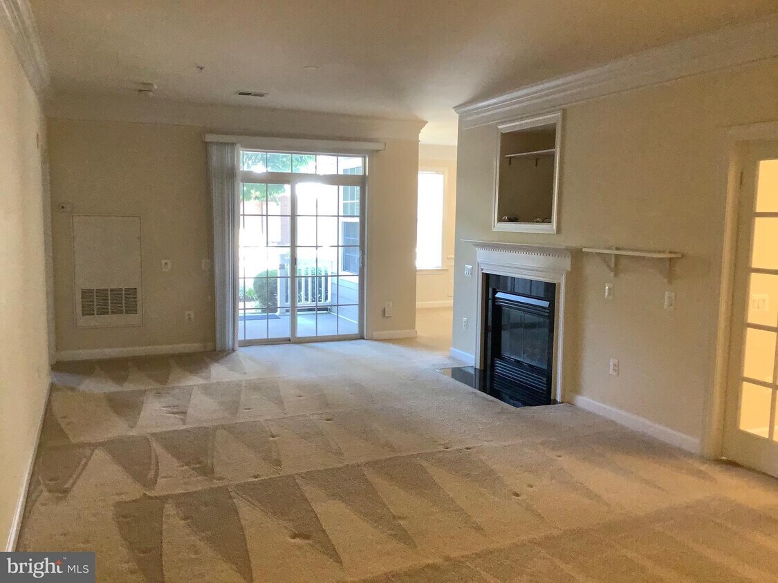 Foto principal - 7871 Rolling Woods Ct