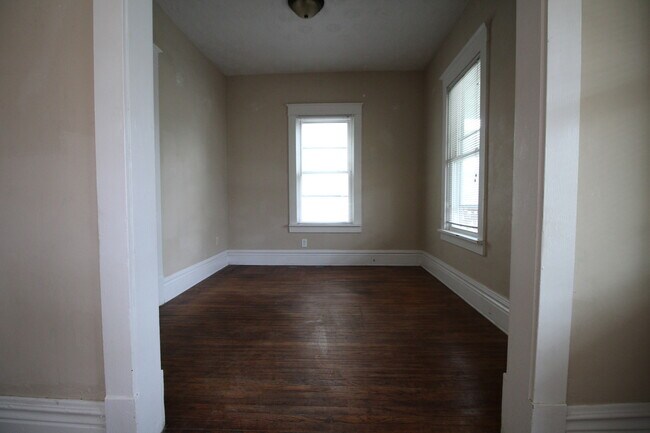 Building Photo - 2 Bed / 2 Bath Single Family Home with Fen...