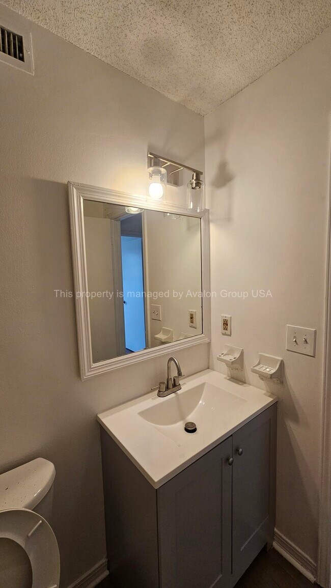 Foto del edificio - 7626 Melissa Ct N