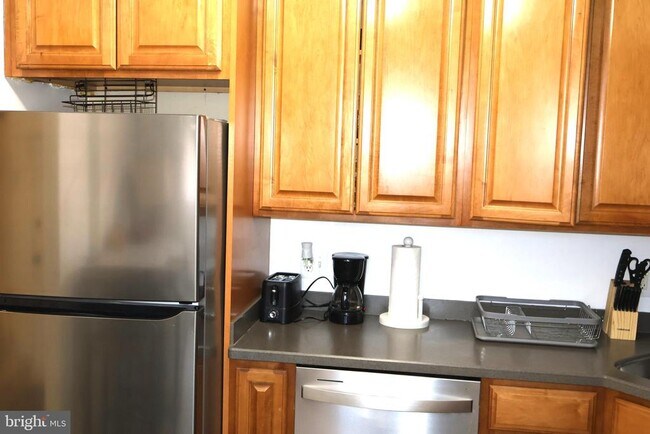 Foto del edificio - 5934 Mayflower Ct