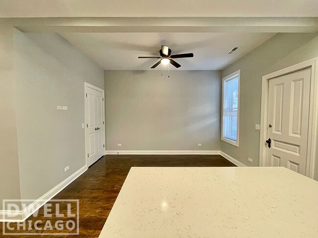 Building Photo - 728 W Briar Pl