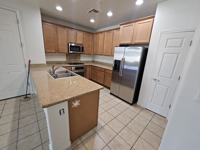 Building Photo - Esplanade At Damonte Ranch Home