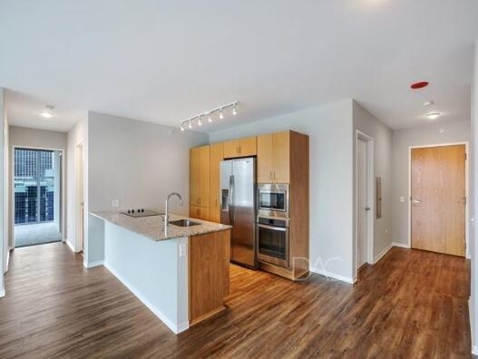 Foto principal - 201 E Grand Ave