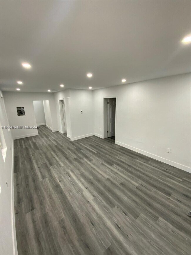 Foto del edificio - 8141 NW 5th Ct