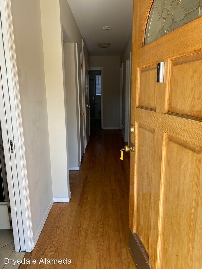 Foto del edificio - 3 br, 2 bath House - 1035 Begonia Drive
