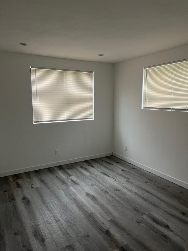 Building Photo - 6614 Sylvia Ave