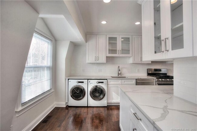 Building Photo - 245 Unquowa Rd