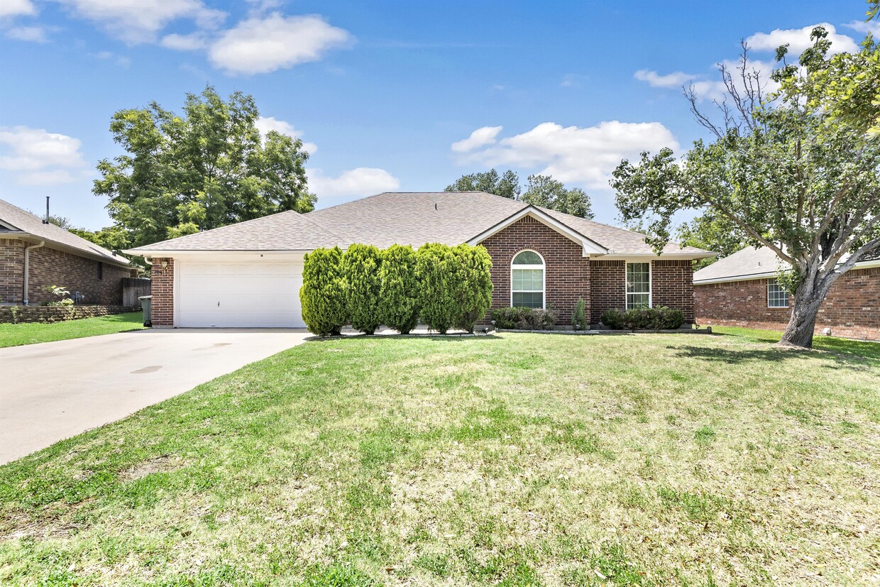 Foto principal - 3704 Eastshire Ct