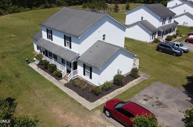 Foto del edificio - 17 Brantley Cir