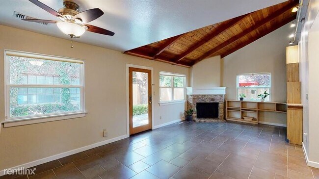 Building Photo - 2 br, 1 bath House - 3031 Portola Way