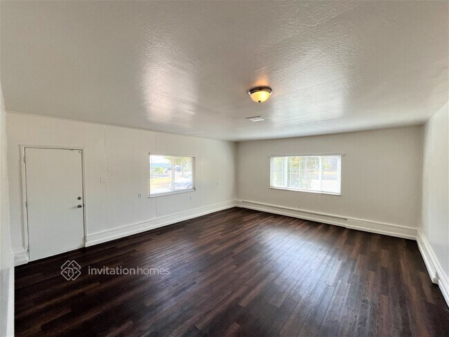 Building Photo - 6801 Easthaven Way