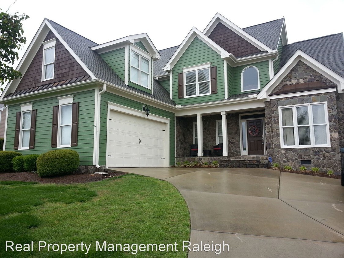 Primary Photo - 220 Meadow Glen Dr