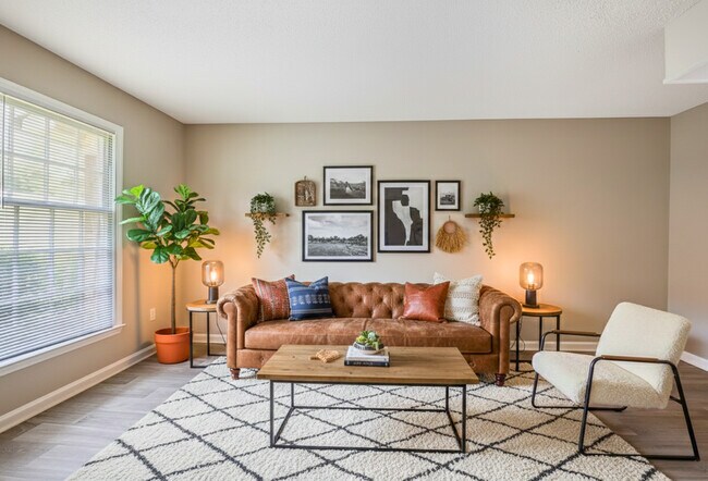 Casa adosada renovada de dos habitaciones en The Retreat at Kannapolis, Kannapolis, Carolina del Norte. - The Retreat at Kannapolis