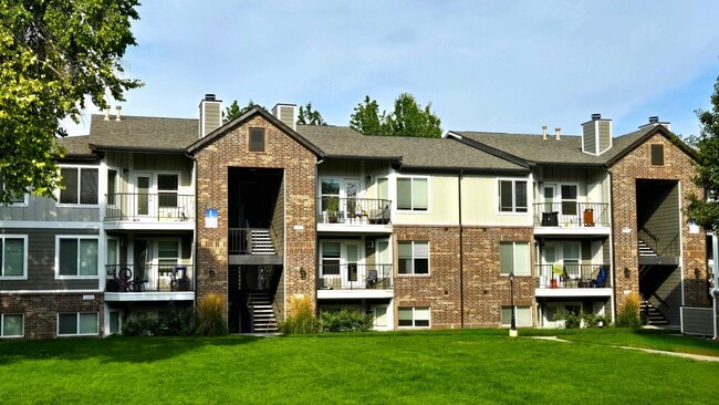 Building Photo - The Springs of Royal Oaks