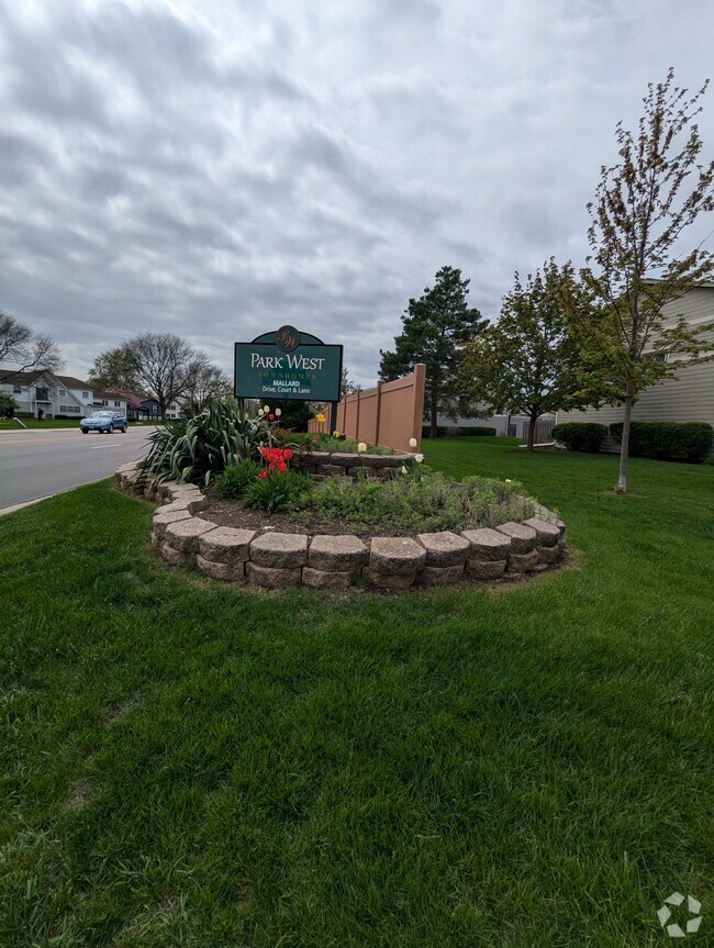 Building Photo - 693 Mallard Ln