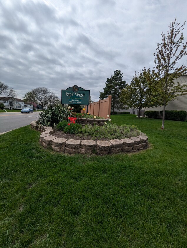 Primary Photo - 693 Mallard Ln