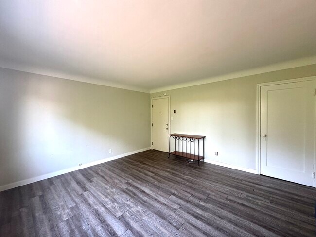 Photo du bâtiment - Updated 1 Bedroom 1 Bathroom Apartment!