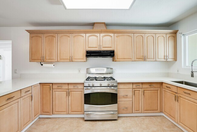 Building Photo - 5841 Mariposa Place