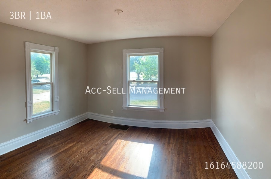 Primary Photo - 157 Houseman Ave NE