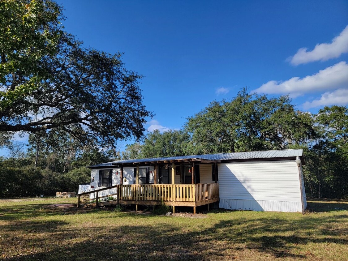 Primary Photo - Lovely Home on Huge Fenced Yard in Lecanto!!!