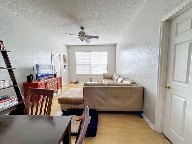 Foto del edificio - 586 Brantley Terrace Way