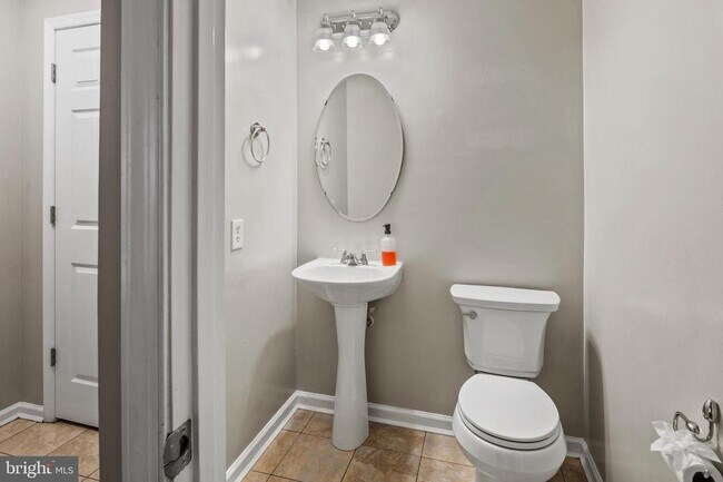 Foto del edificio - 8755 Thornbrook Dr