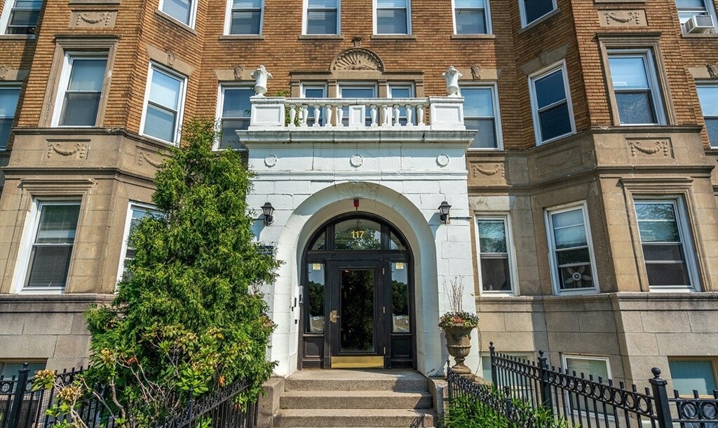 Primary Photo - 117 Park Dr
