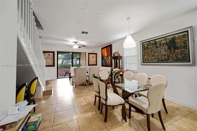 Foto del edificio - 4101 Forest Dr