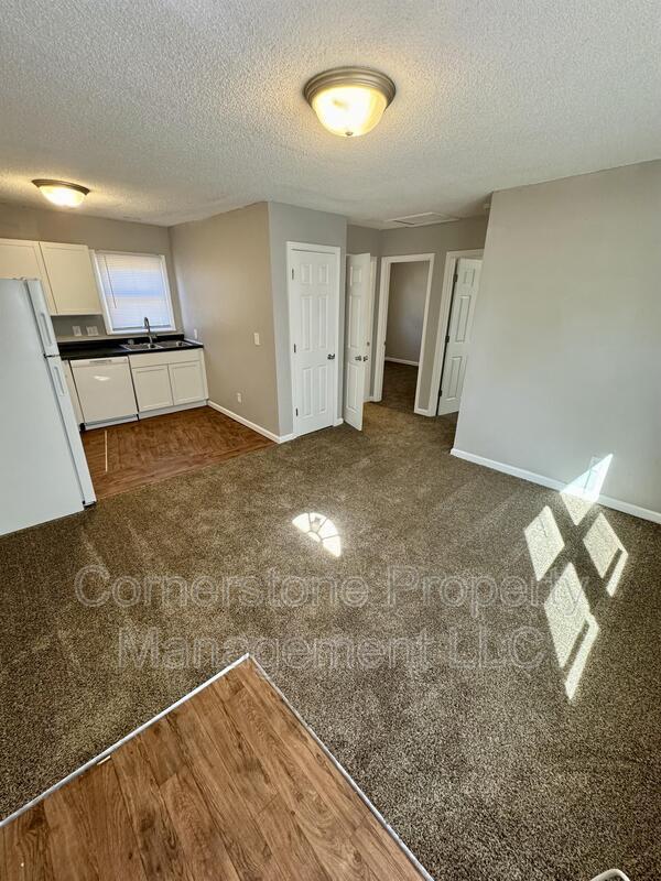 Building Photo - 8170 Oak Dr