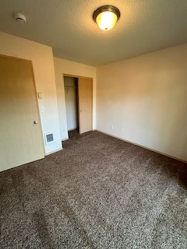Building Photo - 3 Story ~ 3 Bed/3 Bath Condo in Parkview V...