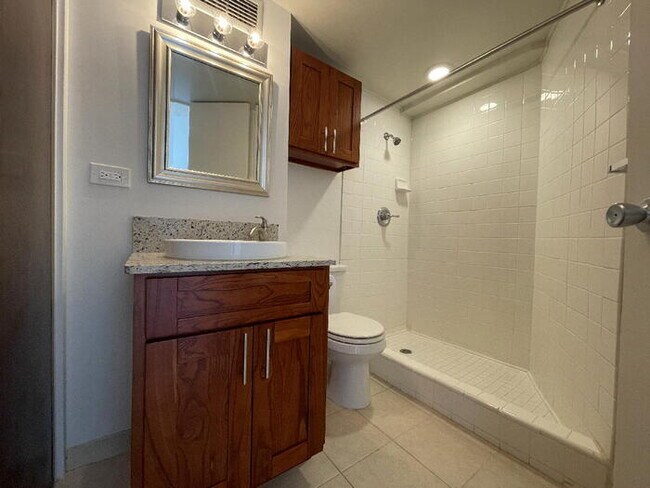 Foto del edificio - HOLIDAY VILLAGE studio, sec, A/C, lanai, pool