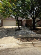 Building Photo - 1210 Canna Lily Ln