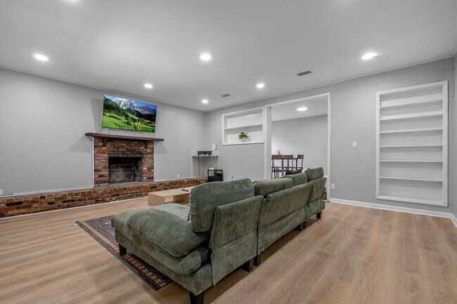 Building Photo - 214 Cactus St