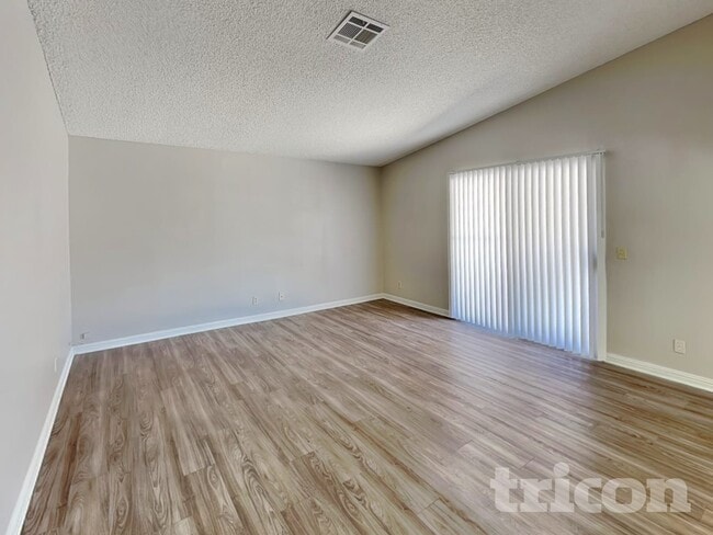 Foto del edificio - 4634 Grasshopper Dr