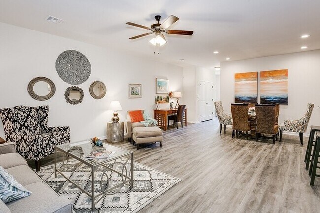 Foto del edificio - 2/2/2 Patio Home In a Small Picturesque Ga...