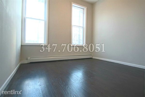Building Photo - 1294 Putnam Ave