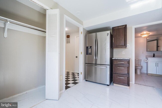 Foto del edificio - 4728 Redfern Ct