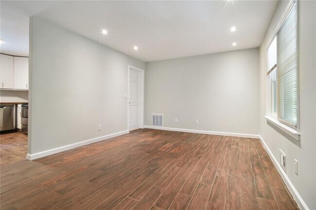 Foto del edificio - 2897 White Oak Dr