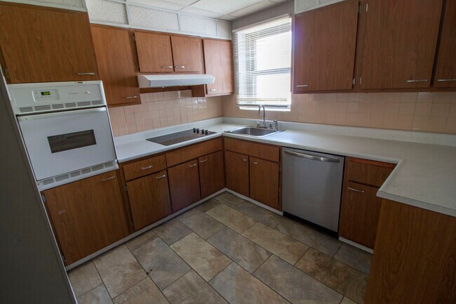 Building Photo - 919 Bates St